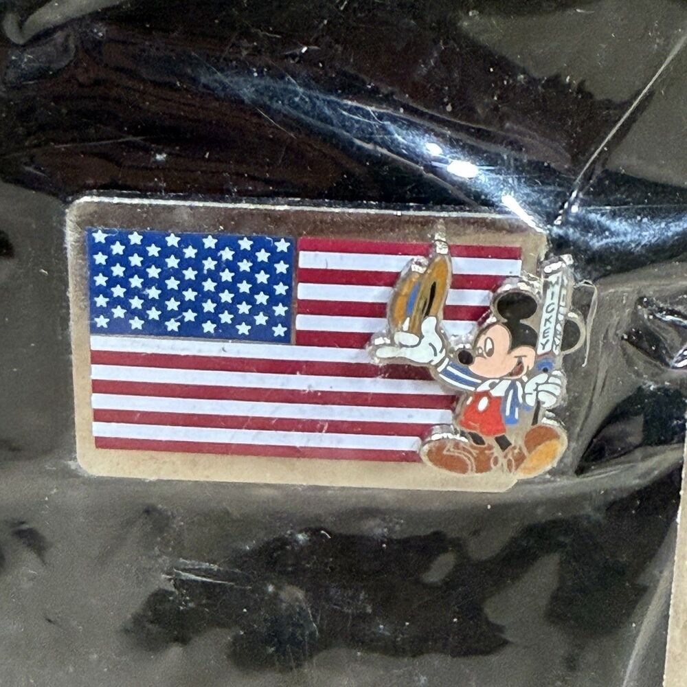 Disney Store Mickey Mouse  United States American Flag USA Patriotic Pin NEW
